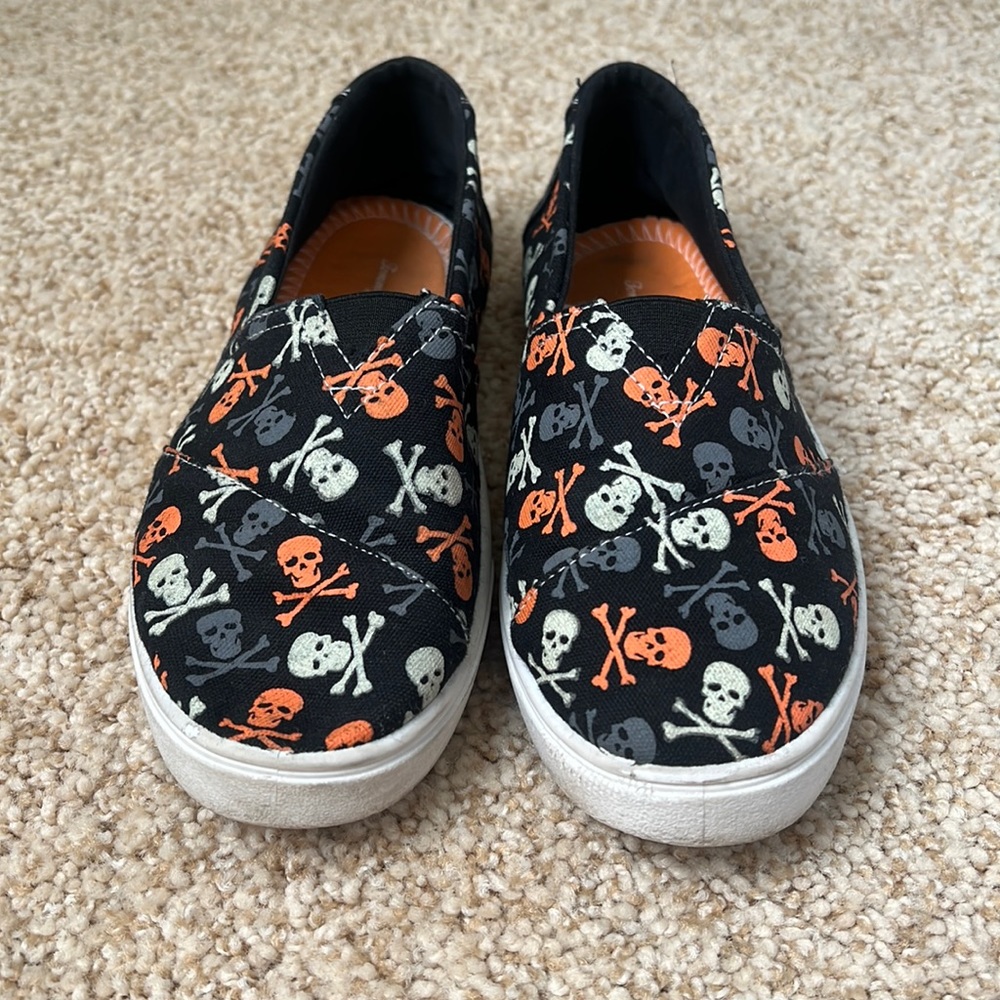Tommy Bahama skull shoes 7.5